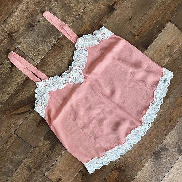 H&M Tops - Lace Trim Tank Top